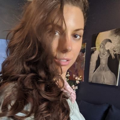 Ivy Mazzola, romance coach